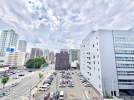 7階部分につき眺望良好。開放感のある景色が広がり、季節ごとに変化する街並みをお楽しみいただけます。
