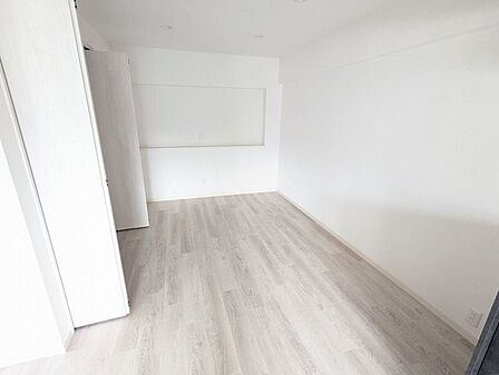 自分らしい家具で彩れる、暮らしを楽しむための余白のある部屋。