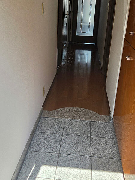 玄関を拡大表示