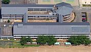 中学校「八街市立八街中央中学校まで335m」