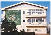 中学校「八街市立八街中学校まで1650m」