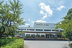 公益財団法人日産厚生会玉川病院 徒歩17分。 1300m