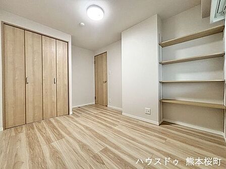 ■4.8帖洋室■寝室、書斎、趣味の部屋。家族の成長やライフスタイルに合わせ、様々な使い方ができる快適な空間です。