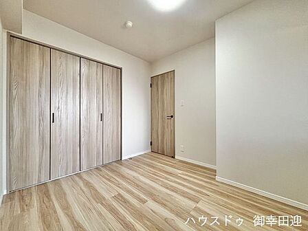 ■5.3帖洋室■寝室、書斎、趣味の部屋。家族の成長やライフスタイルに合わせ、様々な使い方ができる快適な空間です。