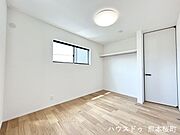 ■□■2階洋室(2)■□■お子様の成長に合わせてお荷物を収納可能です♪お好きなインテリアが映えるシンプルなお部屋です！