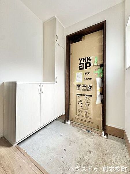 玄関を拡大表示