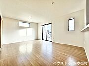 ■安らぎと笑顔の中心地■陽光が優しく降り注ぎ、会話が自然と弾む。ここでは、毎日が特別な時間へと変わります。