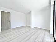 ■□■1階6帖洋室■□■ご親戚やご友人がお泊りに来られた時の来客スペースとしても、お子様の遊びスペースとしてもご活用いただけます♪将来的にはご夫婦の主寝室としても◎