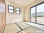 ■1階4.5帖和室■ゲストをもてなし、昼寝や家事にも使える、畳のぬくもりが心地よい多目的万能スペース。