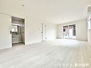■□■安らぎと笑顔の中心地■□■陽光が優しく降り注ぎ、会話が自然と弾む。ここでは、毎日が特別な時間へと変わります。