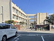 帯山小学校 700m
