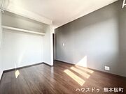 ■2階5帖洋室■寝室、書斎、趣味の部屋。家族の成長やライフスタイルに合わせ、様々な使い方ができる快適な空間です。