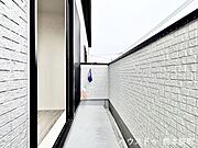 ■空の下の開放的な特等席■日光浴や読書、外の空気を感じながらリフレッシュ。暮らしを豊かにする、もう一つの心地よい空間です。