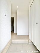 ■「しまう」が叶える美しい玄関■大容量のシューズボックスがあることでいつも整理された、気持ちの良い「家の顔」を保てます。