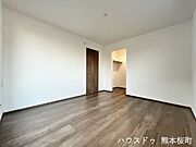 ■2階7帖洋室■心からリラックスできる静けさ、上質な眠りで、毎日をリセットします。明日への活力を養う空間です。