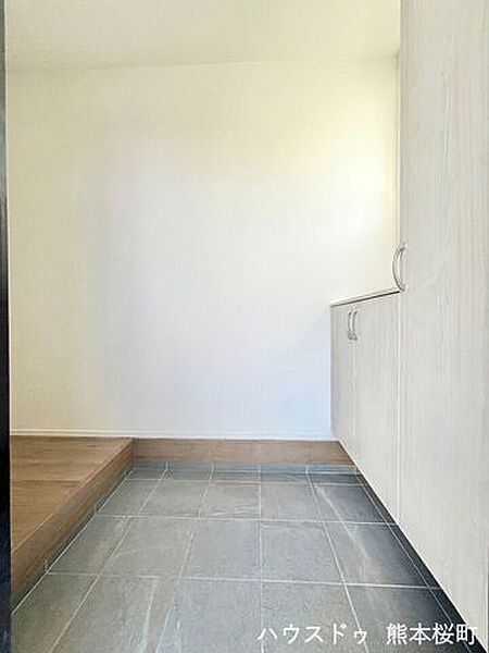 玄関を拡大表示