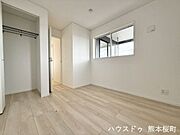 ■□■5帖洋室■□■寝室、書斎、趣味の部屋。家族の成長やライフスタイルに合わせ、様々な使い方ができる快適な空間です。