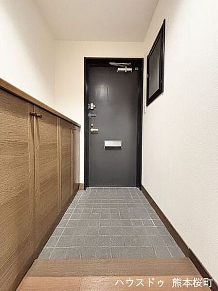 ■「ただいま」の安堵をくれる場所■訪れる人を迎え入れ、帰るたびにホッと一息つける、明るく機能的なエントランス。