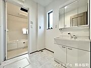 ■清々しいリフレッシュ空間■自分を磨き、気持ちを切り替える。心地よい光が差し込むプライベートスペース。