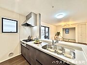 ■家族の「美味しい」が集まる舞台■高い機能性と美しいデザインを両立。料理する人も、待つ人も、笑顔になれる場所です。