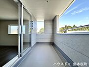 ■空の下の開放的な特等席■日光浴や読書、外の空気を感じながらリフレッシュ。暮らしを豊かにする、もう一つの心地よい空間です。