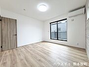 ■2階8帖洋室■心からリラックスできる静けさ、上質な眠りで、毎日をリセットします。明日への活力を養う空間です。