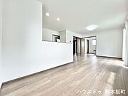 ■安らぎと笑顔の中心地■陽光が優しく降り注ぎ、会話が自然と弾む。ここでは、毎日が特別な時間へと変わります。