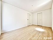 ■2階7.5帖洋室■心からリラックスできる静けさ、上質な眠りで、毎日をリセットします。明日への活力を養う空間です。