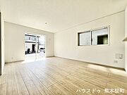 ■安らぎと笑顔の中心地■陽光が優しく降り注ぎ、会話が自然と弾む。ここでは、毎日が特別な時間へと変わります。