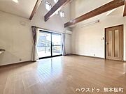 ■安らぎと笑顔の中心地■陽光が優しく降り注ぎ、会話が自然と弾む。ここでは、毎日が特別な時間へと変わります。