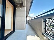 ■空の下の開放的な特等席■日光浴や読書、外の空気を感じながらリフレッシュ。暮らしを豊かにする、もう一つの心地よい空間です。