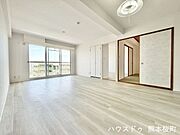 ■安らぎと笑顔の中心地■陽光が優しく降り注ぎ、会話が自然と弾む。ここでは、毎日が特別な時間へと変わります。