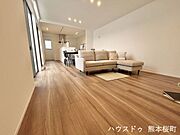 ■安らぎと笑顔の中心地■陽光が優しく降り注ぎ、会話が自然と弾む。ここでは、毎日が特別な時間へと変わります。