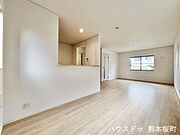 ■安らぎと笑顔の中心地■陽光が優しく降り注ぎ、会話が自然と弾む。ここでは、毎日が特別な時間へと変わります。