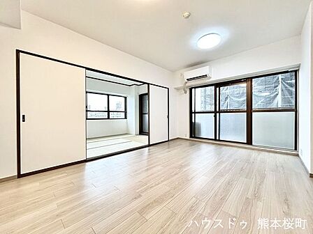 ■安らぎと笑顔の中心地■陽光が優しく降り注ぎ、会話が自然と弾む。ここでは、毎日が特別な時間へと変わります。