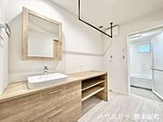 ■清々しいリフレッシュ空間■自分を磨き、気持ちを切り替える。心地よい光が差し込むプライベートスペース。