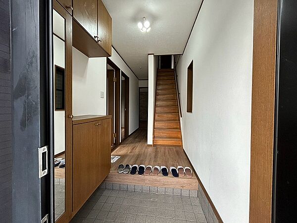 玄関を拡大表示