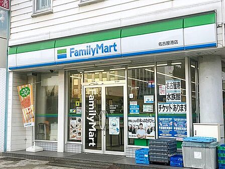 ファミリーマート 名古屋港店 310m