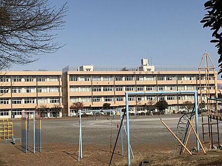 東町小学校 390m
