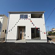 【武蔵藤沢駅徒歩15分】南道路面で陽当り良好！和室を開放すれば21帖超の大空間になる充実の4LDK