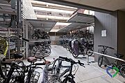 《駐輪場》屋根付き駐輪場を完備。ご家族分の自転車置場としても便利で、大切な自転車を雨風から守ることができる嬉しい共用設備です。
