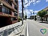 その他：《前面道路》前面道路は交通量も比較的落ち着いており、周辺には住宅やマンションが建ち並ぶ穏やかな住環境です。徒歩圏内には生活施設も揃っており、日々の暮らしにも便利な立地となっております。