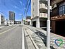 その他：《前面道路》近鉄名古屋線「烏森」駅徒歩約5分。名古屋駅方面へのアクセスもしやすく、通勤・通学にも便利な立地です。単身利用はもちろん、賃貸需要も見込める住環境となっております。