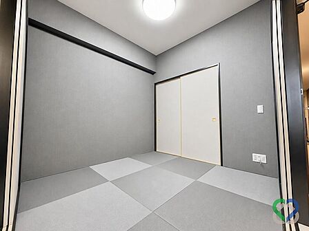 《和室約4.5帖》リビングと一体化させて広く使える約4.5帖の和室。ちょっとしたお昼寝や客間、お子様の遊び場など、ライフスタイルに合わせて万能に使えます。※画像の一部をCG加工・修正しています。