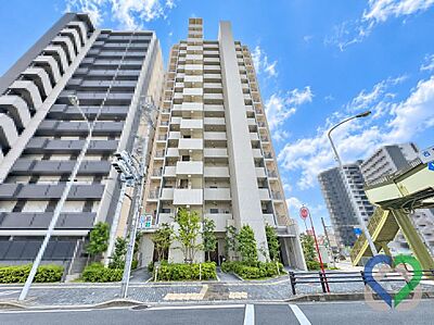 外観:《建物外観》2015年10月築、地上15階建のマンション。今回のお部屋は14階の南・東角住戸で、陽当り・眺望ともに良好です。 外観:《建物外観》2015年10月築、地上15階建のマンション。今回のお部屋は14階の南・東角住戸で、陽当り・眺望ともに良好です。