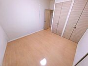 寝室（約7.0帖＋2CL）(1)　※玄関から玄関から東側