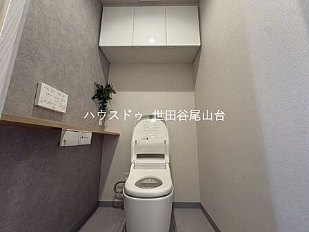 独立性を確保したトイレレイアウト。生活動線にも配慮し、毎日の暮らしを快適にサポートします。