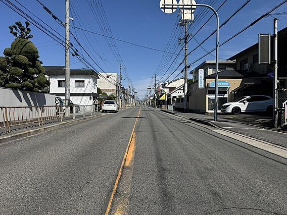 主要道路に面し...