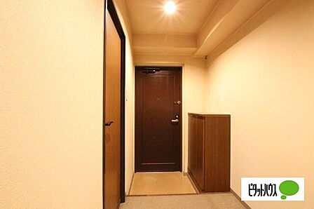 ゆとりのある玄関ホールは洗面所への動線もスムーズ
