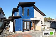 ブルーのアクセントカラーが映える住まいです。